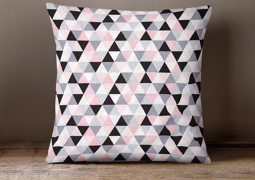 Bavlnená obliečka na vankúš - vzor ružové a sivé trojuholníky