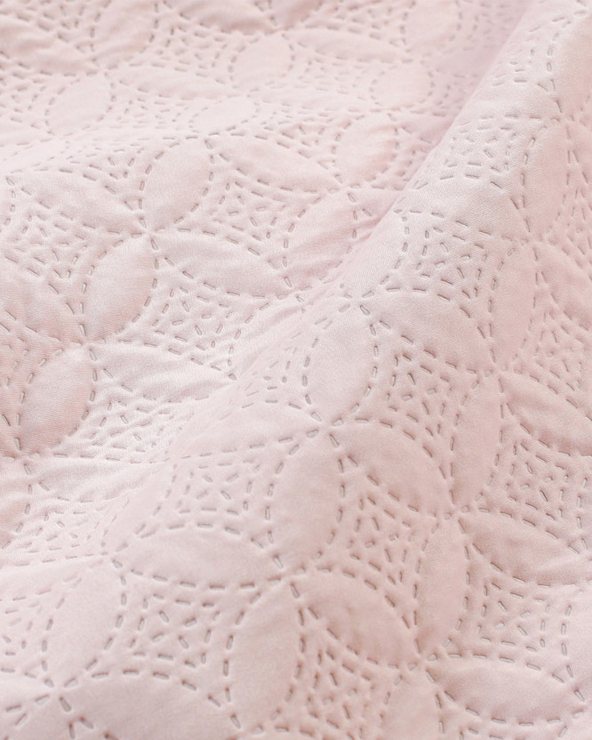 Prehoz na posteľ - ornamenty na ružovo-krémovom