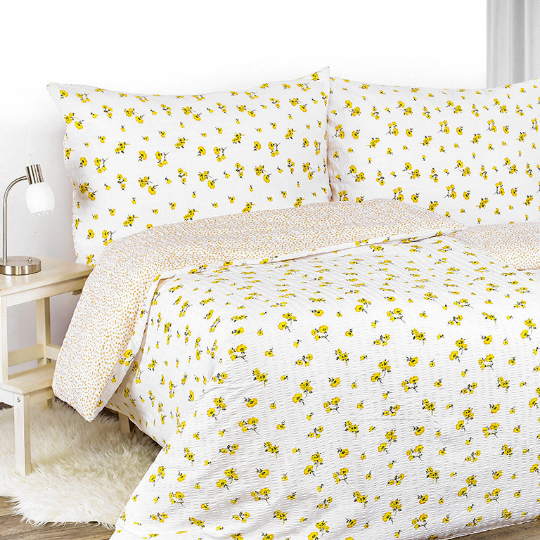 Krepové posteľné obliečky - žlté kvety a kvítí na bielom