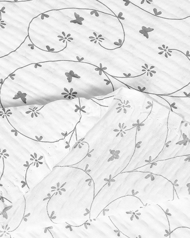 Bavlnený krep - sivé kvietky a motýle na bielom