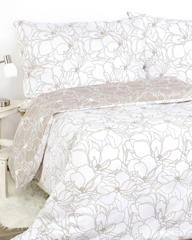 Krepové posteľné obliečky - biele kvety na svetle béžovom