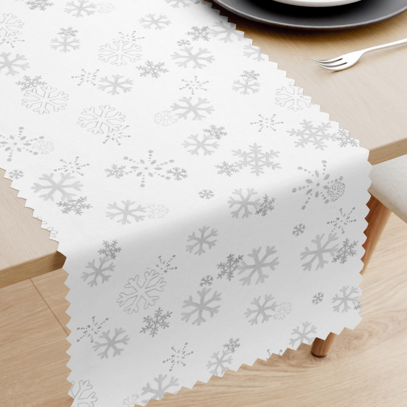 Vianočný behúň na stôl teflónový - strieborné vločky na bielom