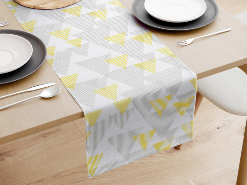Behúň na stôl Loneta - sivé a žlté prúžkované trojuholníky