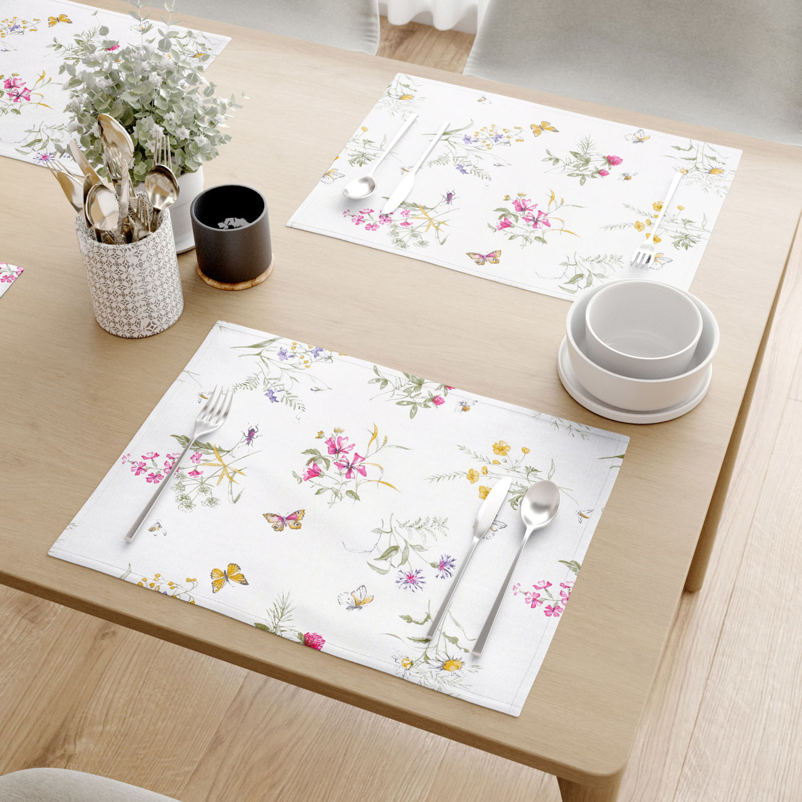 Prestieranie na stôl 100% bavlnené plátno - farebné lúčne kvety na bielom - sada 2ks