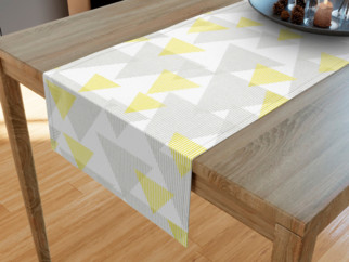 Dekoračný behúň na stôl LONETA - vzor sivé a žlté prúžkované trojuholníky