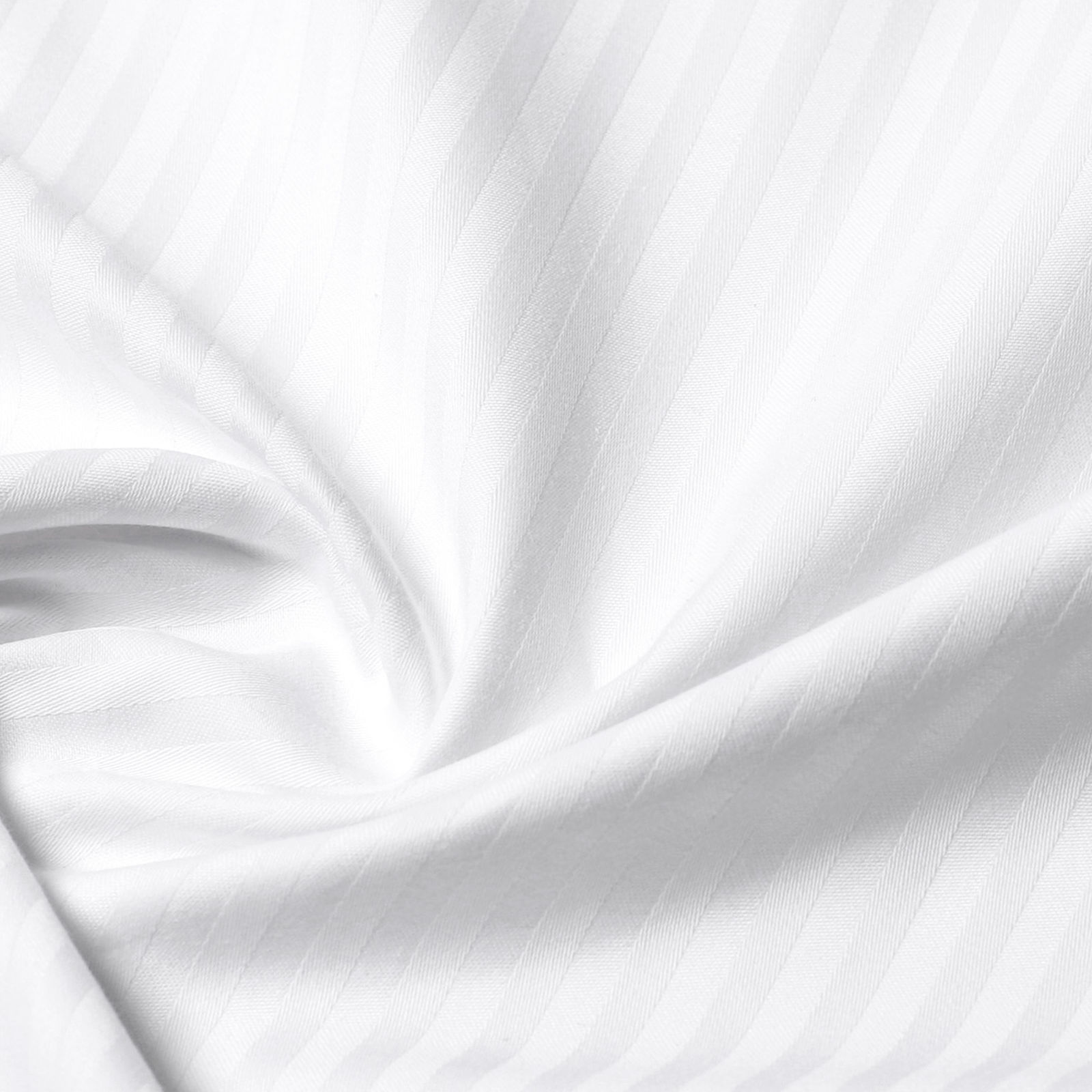 Damaškové posteľné obliečky - tenké biele prúžky so saténovým leskom