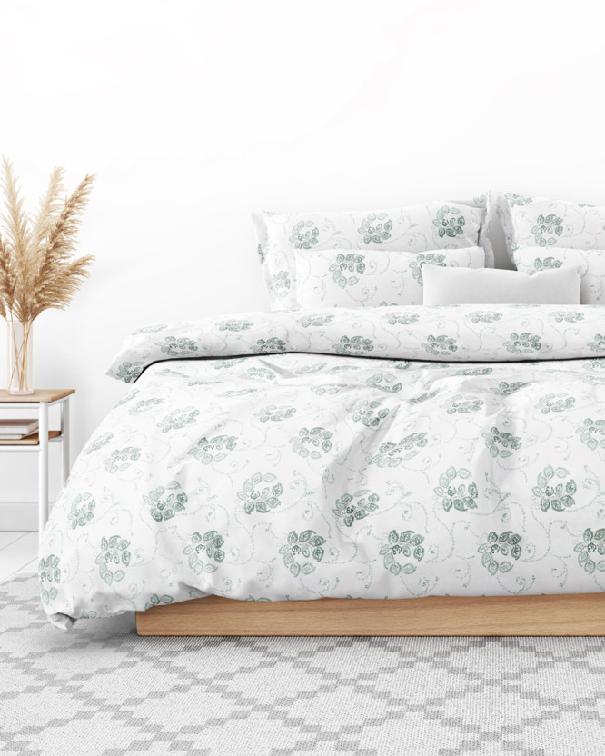 Flanelové posteľné obliečky - tmavo zelené kvetované ornamenty na bielom