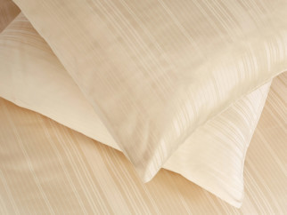 Damaškové posteľné obliečky so saténovým vzhľadom Deluxe - drobné zlaté prúžky