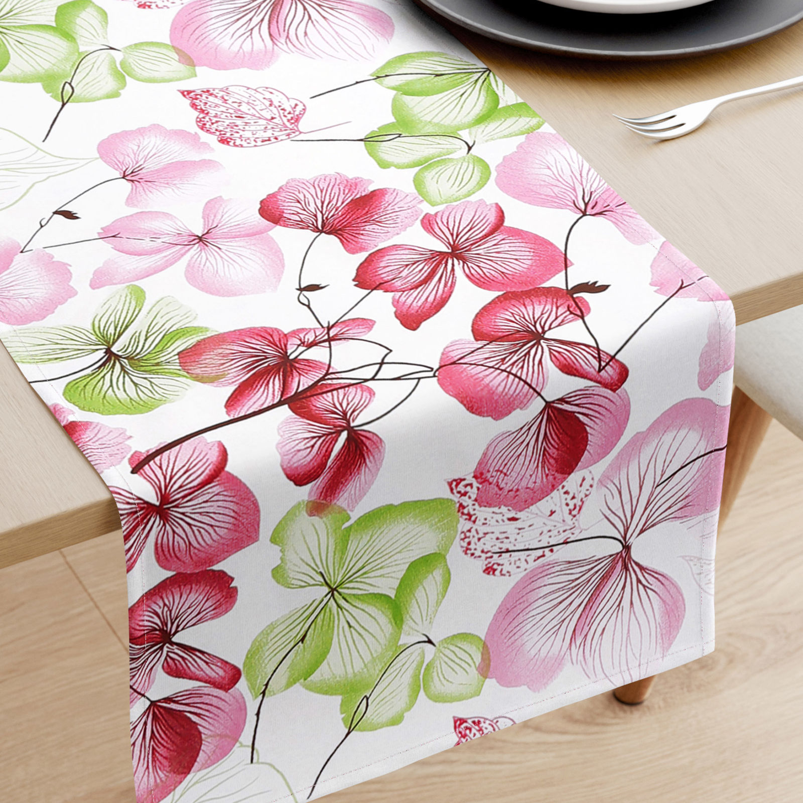 Behúň na stôl 100% bavlnené plátno - ružovo-zelené kvety s listami