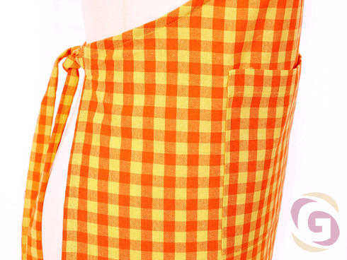 Kuchynská zástera - vzor malé oranžovo-žlté kocky