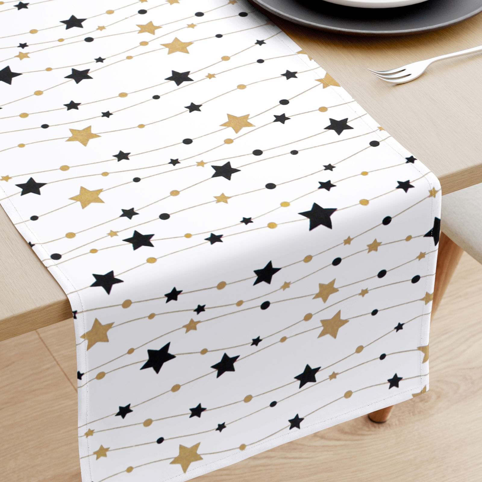 Vianočný behúň na stôl 100% bavlnené plátno - zlaté a čierne hviezdičky na bielom