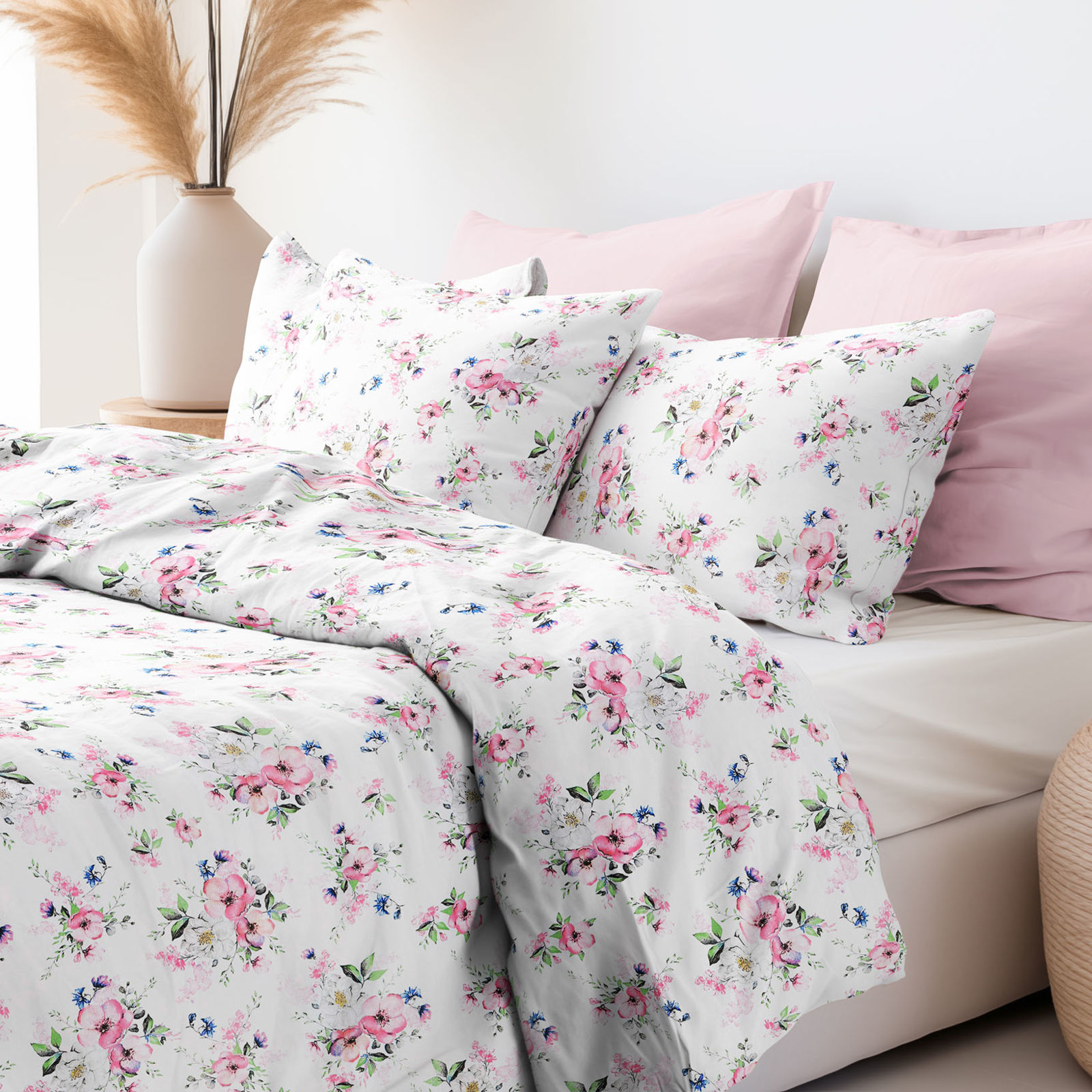 Bavlnené posteľné obliečky - ružové sakury s lístkami