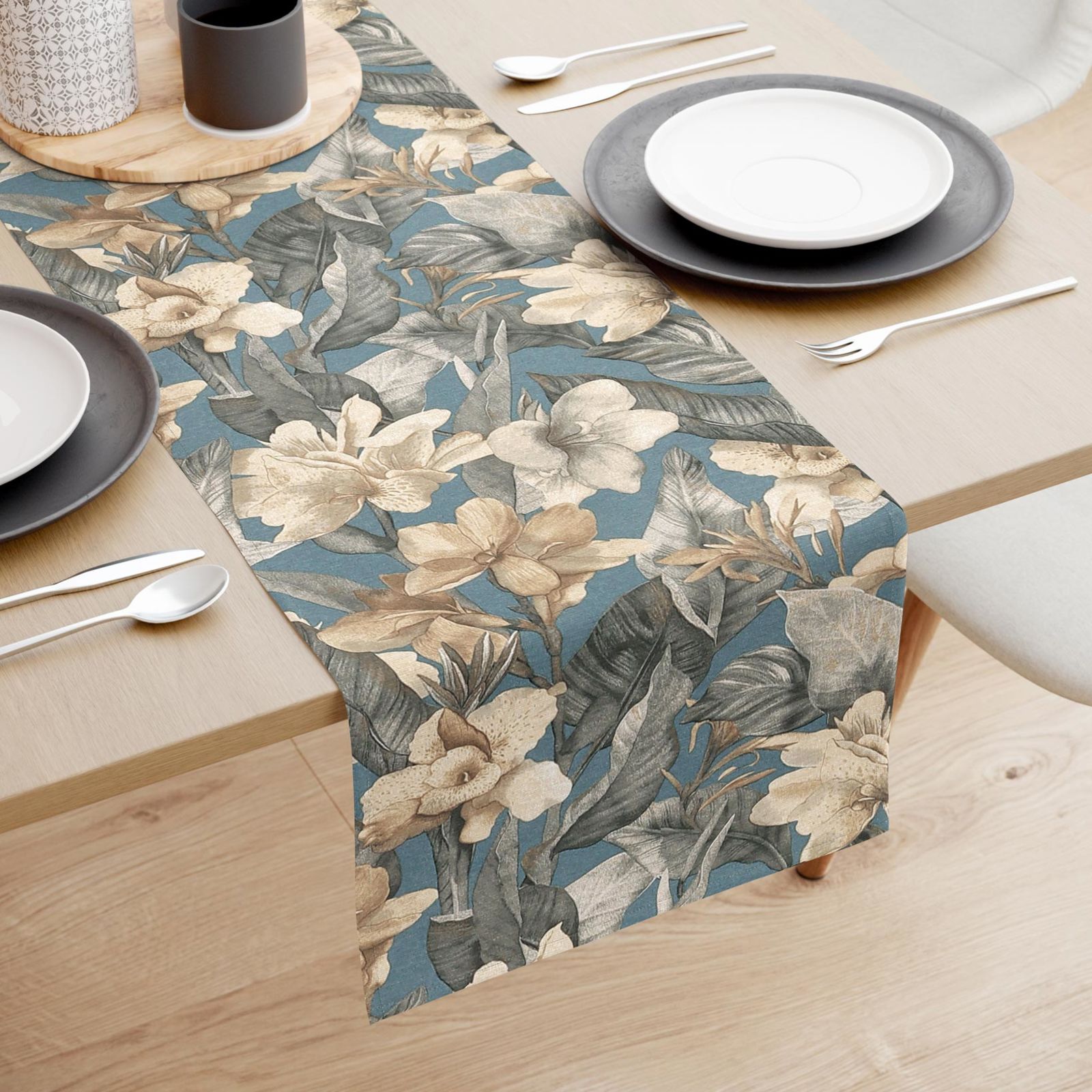 Behúň na stôl Loneta - tropické kvety