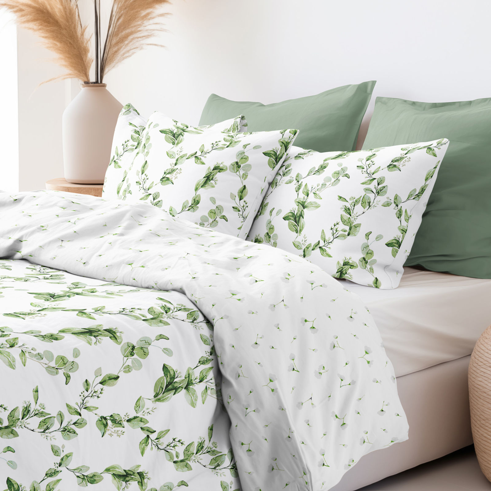 Bavlnené posteľné obliečky - eukalyptové lístky s drobnými kvetinkami