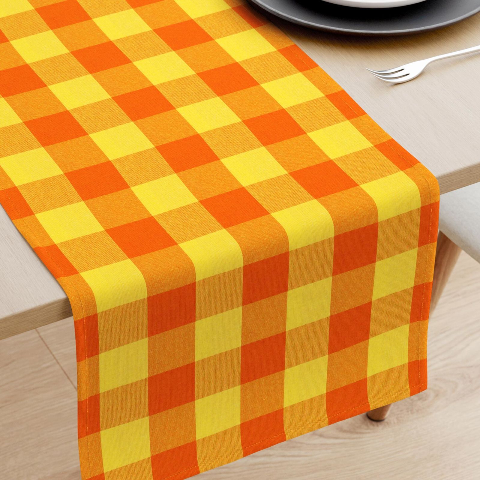Behúň na stôl 100% bavlna - veľké oranžovo-žlté kocky