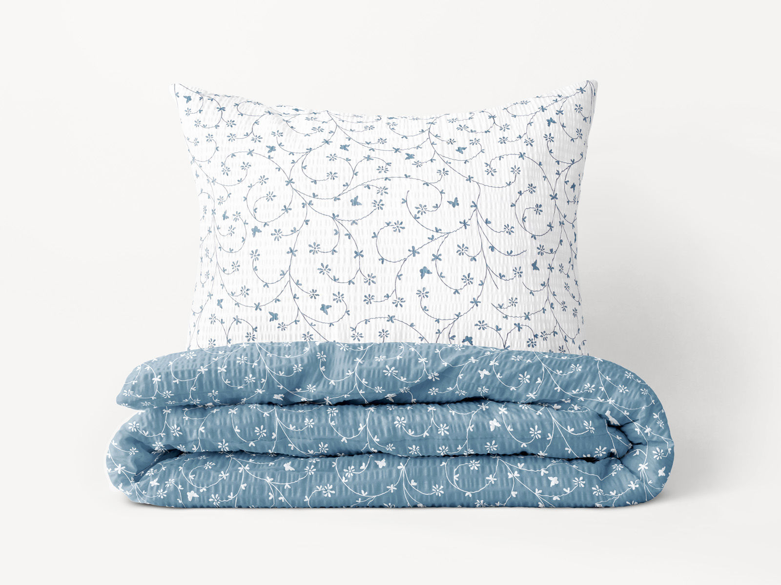 Krepové posteľné obliečky - kvietky a motýle s modrosivou