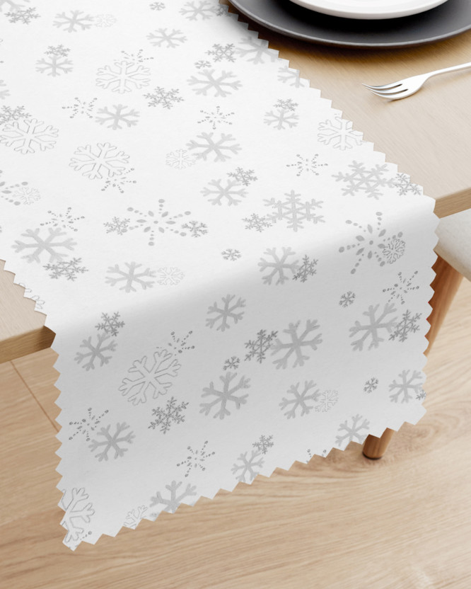 Vianočný behúň na stôl teflónový - strieborné vločky na bielom