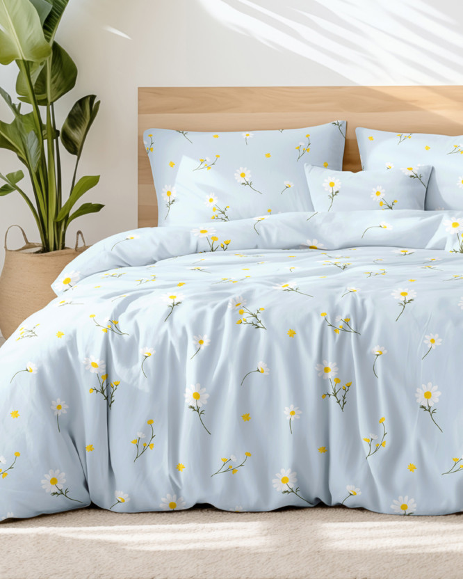 Bavlnené posteľné obliečky - harmanček na svetlo modrom