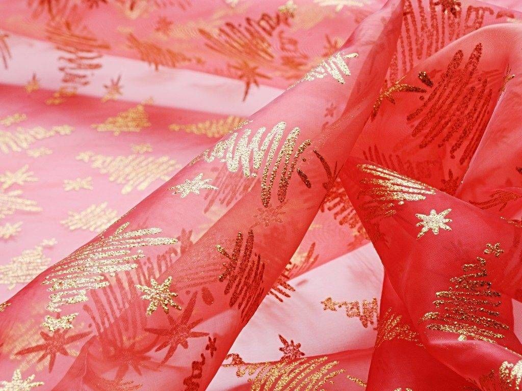 Červená dekoračná organza s vianočným motívom zlaté stromčeky