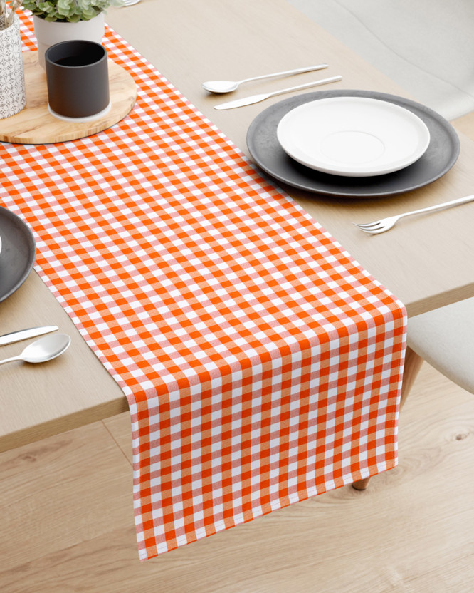 Behúň na stôl Menorca - oranžové a biele kocky