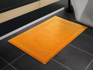 Kúpeľňová froté predložka oranžová vzor „Nôžky” 50x70 cm