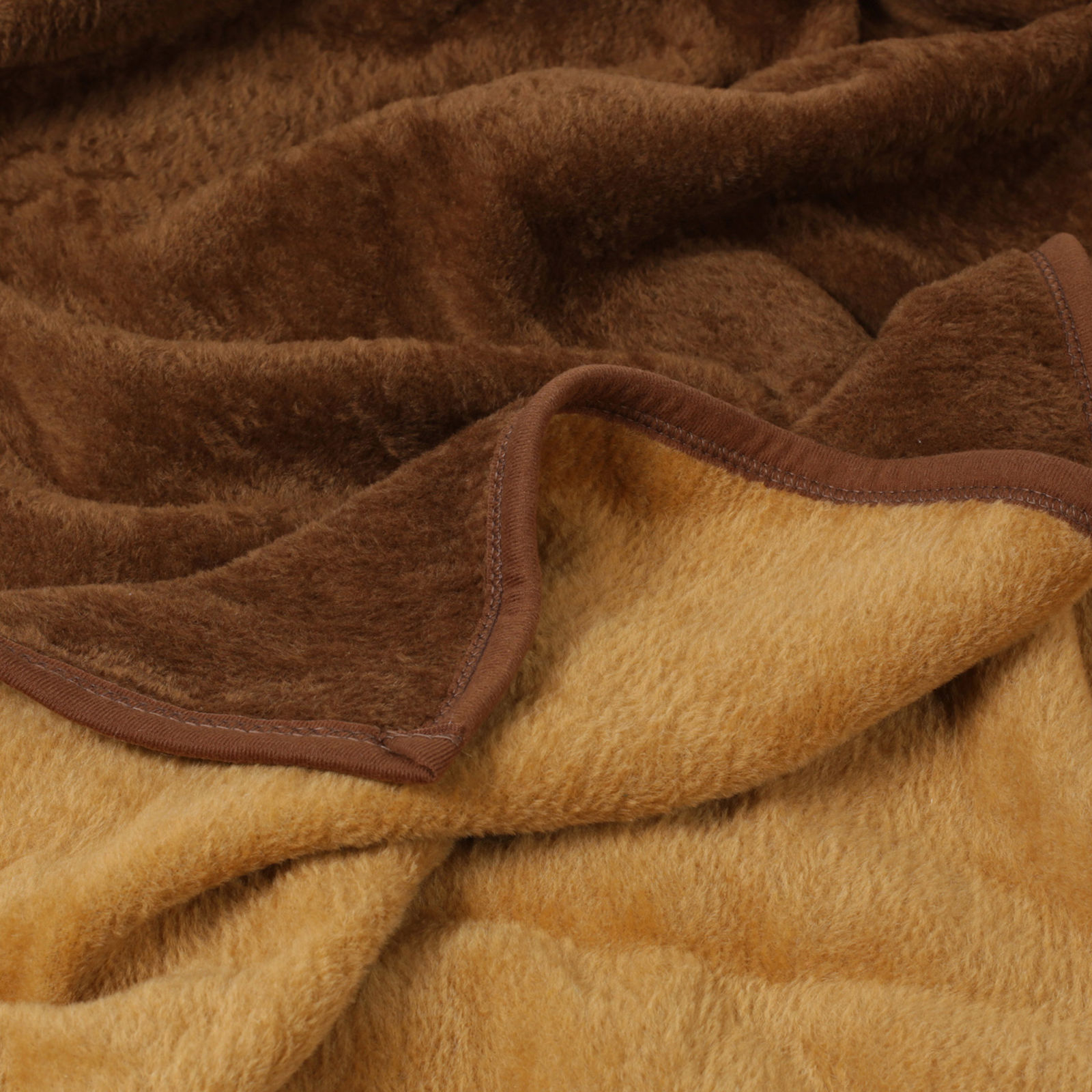 Kvalitná česaná deka - hnedá/béžová