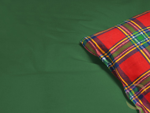 Vianočné bavlnené posteľné obliečky - červené káro s tmavo zelenou