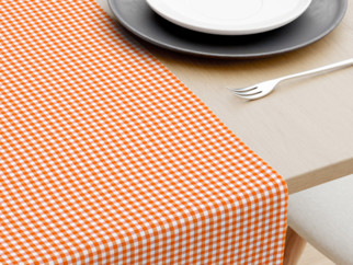 Behúň na stôl Menorca - malé oranžové a biele kocky