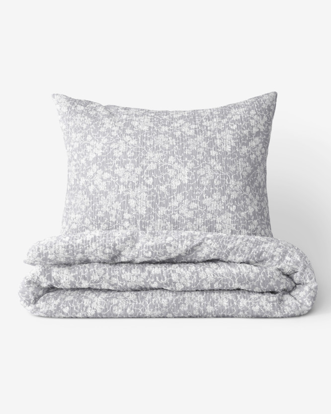 Krepové posteľné obliečky - popínavé kvety na svetlo sivom
