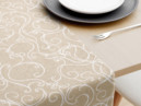 Dekoračný behúň na stôl LONETA - vzor biele ornamenty na režnom