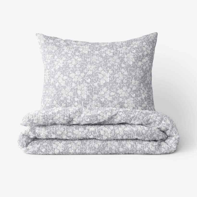 Krepové posteľné obliečky - popínavé kvety na svetlo sivom