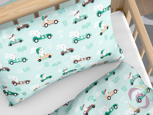 Detské bavlnené obliečky do postieľky - vzor králici v závodných autíčkach
