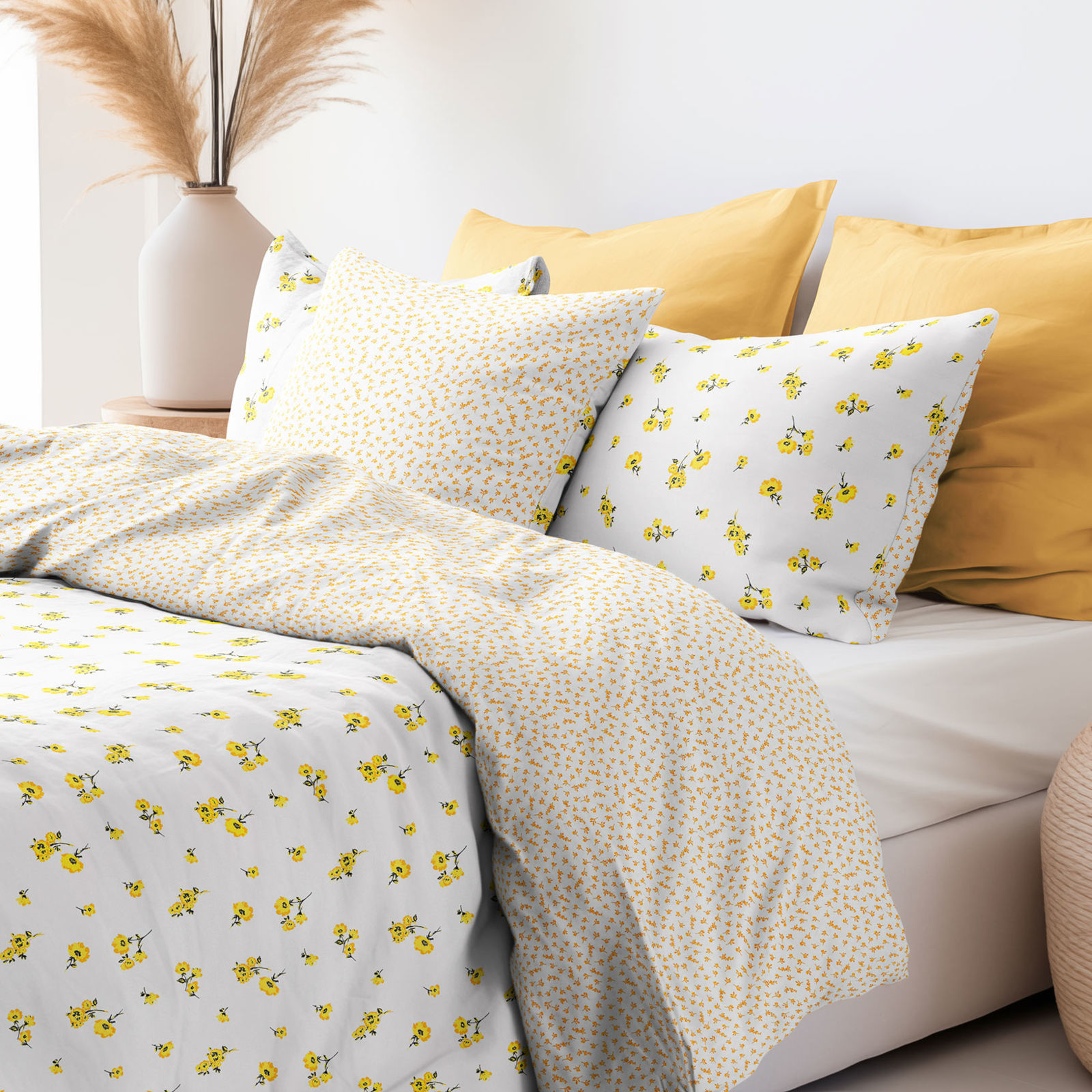 Bavlnené posteľné obliečky - žlté kvety a kvítí na bielom