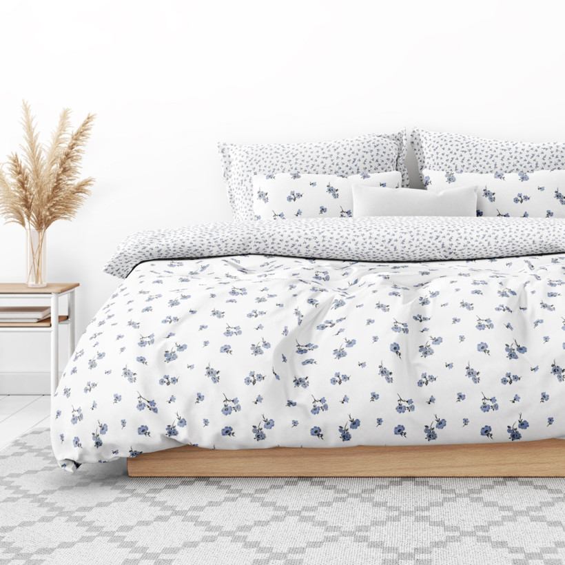 Bavlnené posteľné obliečky - sivomodré kvety a kvítí na bielom