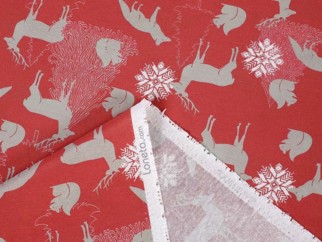 Vianočný záves LONETA - vzor vianočné zvieratka na červenom