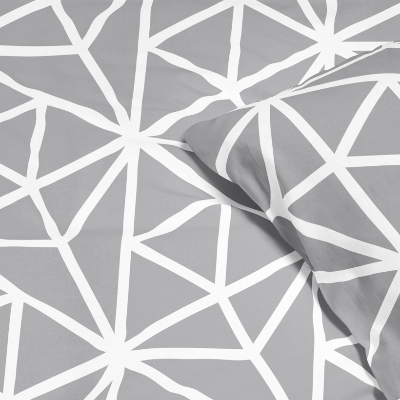 Saténové posteľné obliečky Deluxe - biele geometrické tvary na sivom