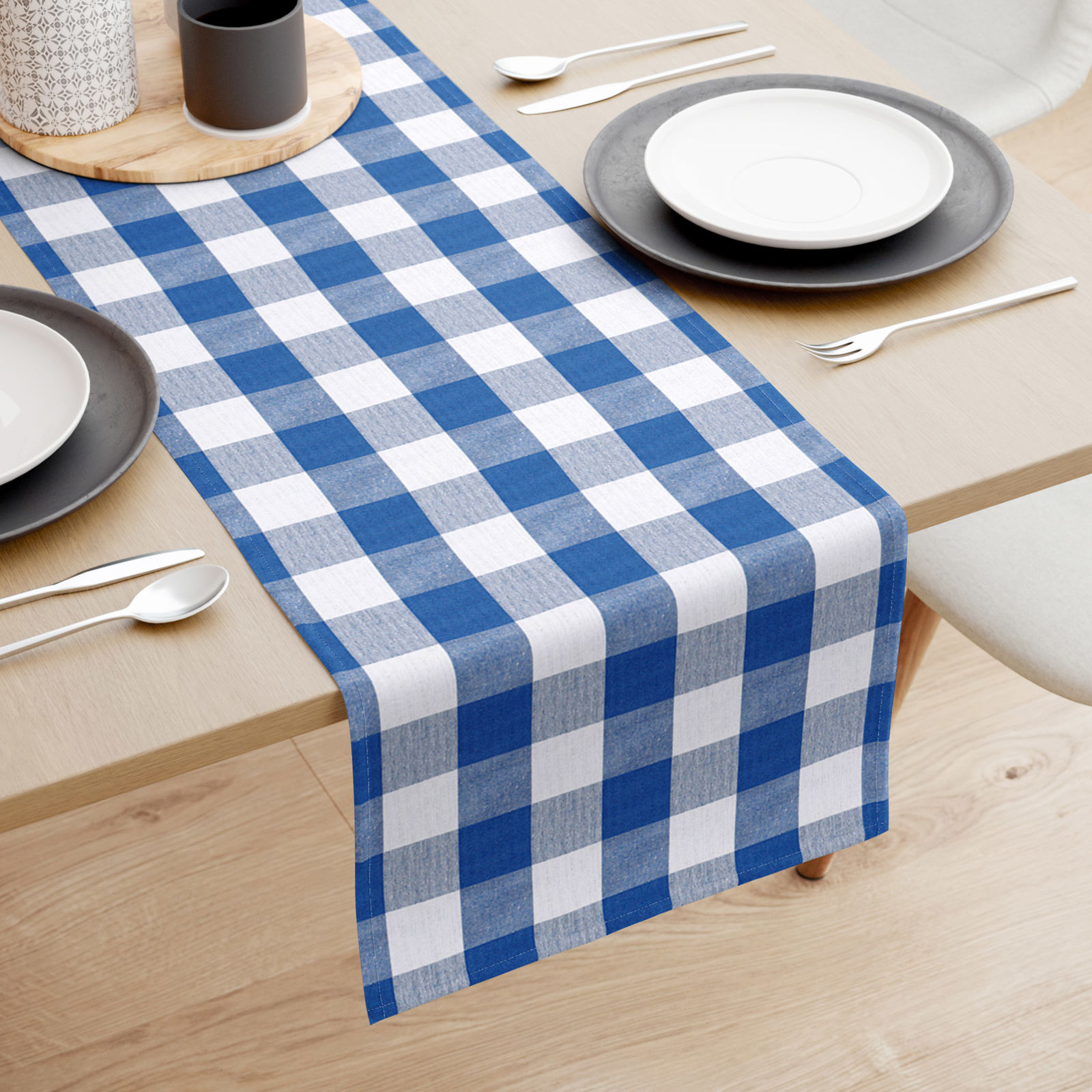 Behúň na stôl 100% bavlna - veľké modro-biele kocky