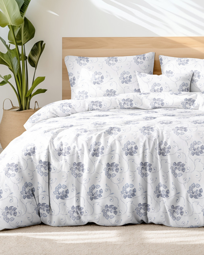 Flanelové posteľné obliečky - tmavo modré kvetované ornamenty na bielom