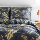 Saténové posteľné obliečky Deluxe - vzor 1059 zlaté a čierne listy na antracitovom