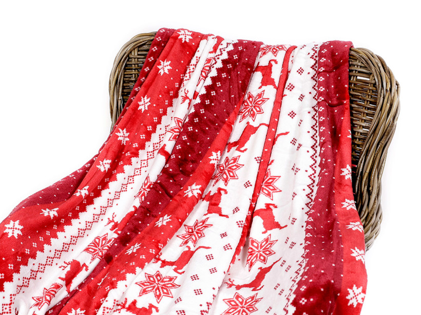 Vianočná deka z mikrovlákna - sobi a vločky na červenom