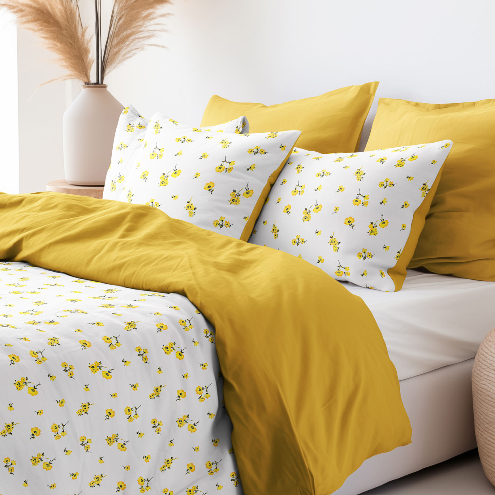 Bavlnené posteľné obliečky Duo - žlté kvety s medovo žltou