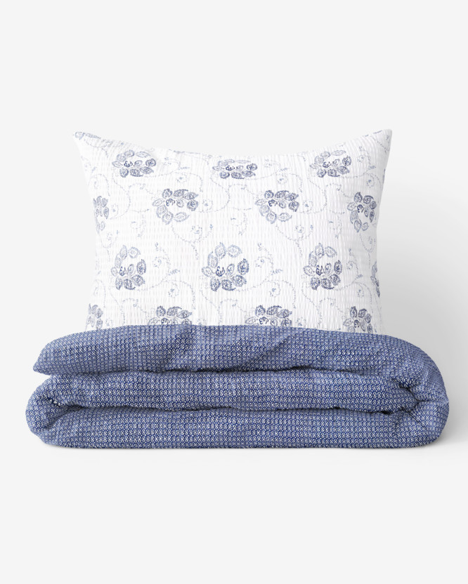 Krepové posteľné obliečky - tmavo modré kvetované ornamenty s geometrickými tvarmi
