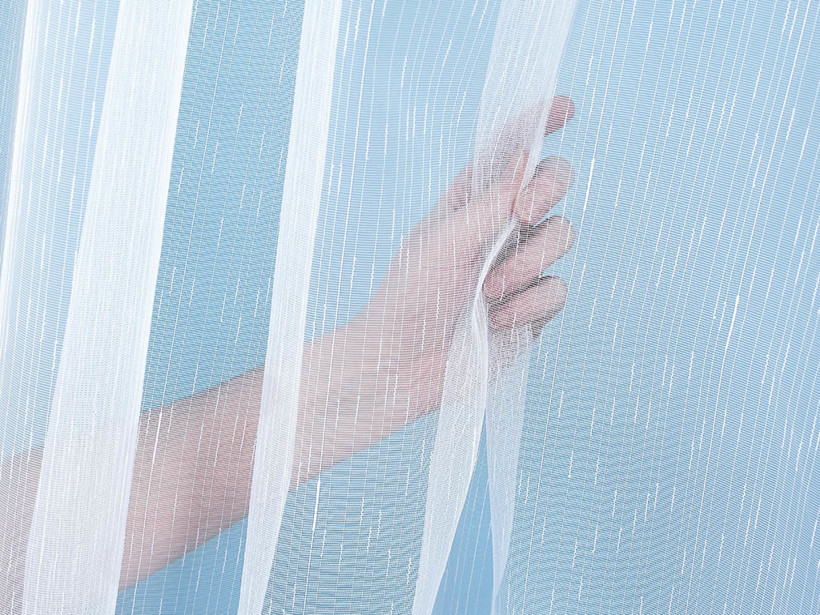 Biela pletená záclona - prší - metráž