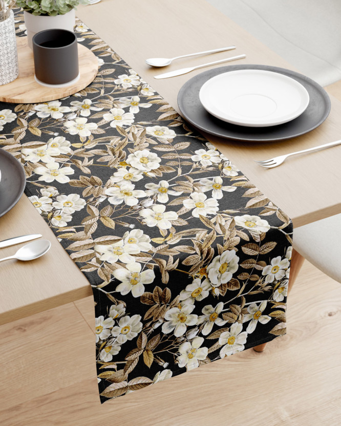 Behúň na stôl Loneta - kvety na čiernom