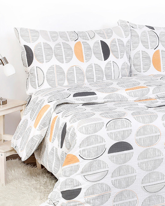 Krepové posteľné obliečky - sivo-oranžové pruhované kruhy na bielom