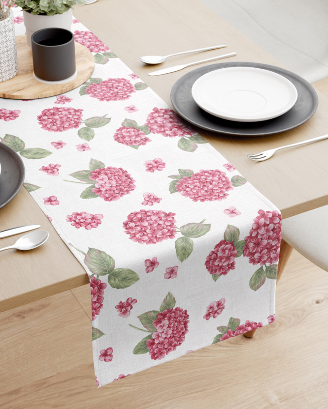 Behúň na stôl Loneta - ružové kvety hortenzie