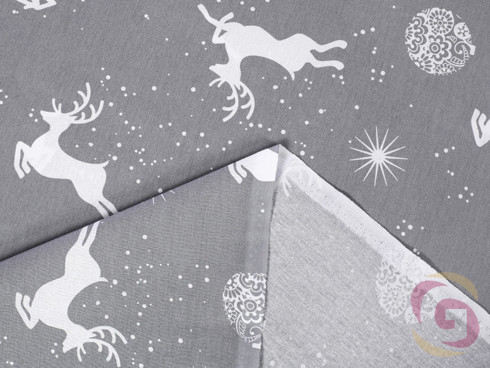 Bavlnená látka vianočný vzor soby na sivom