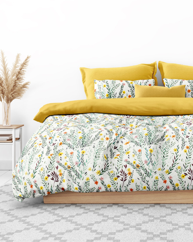 Bavlnené posteľné obliečky Duo - maľované kvety s lístkami s medovo žltou