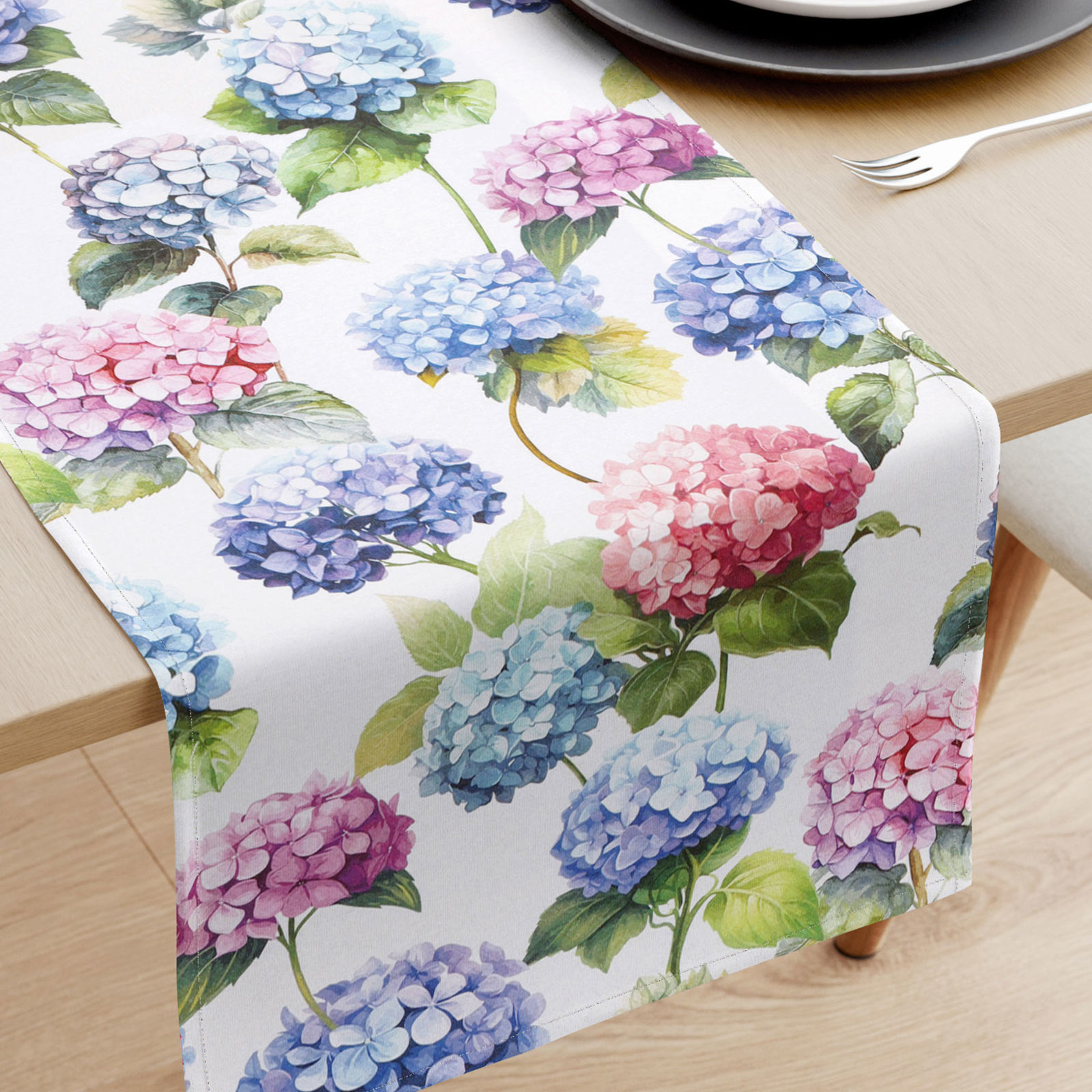 Behúň na stôl Loneta - kvety hortenzie