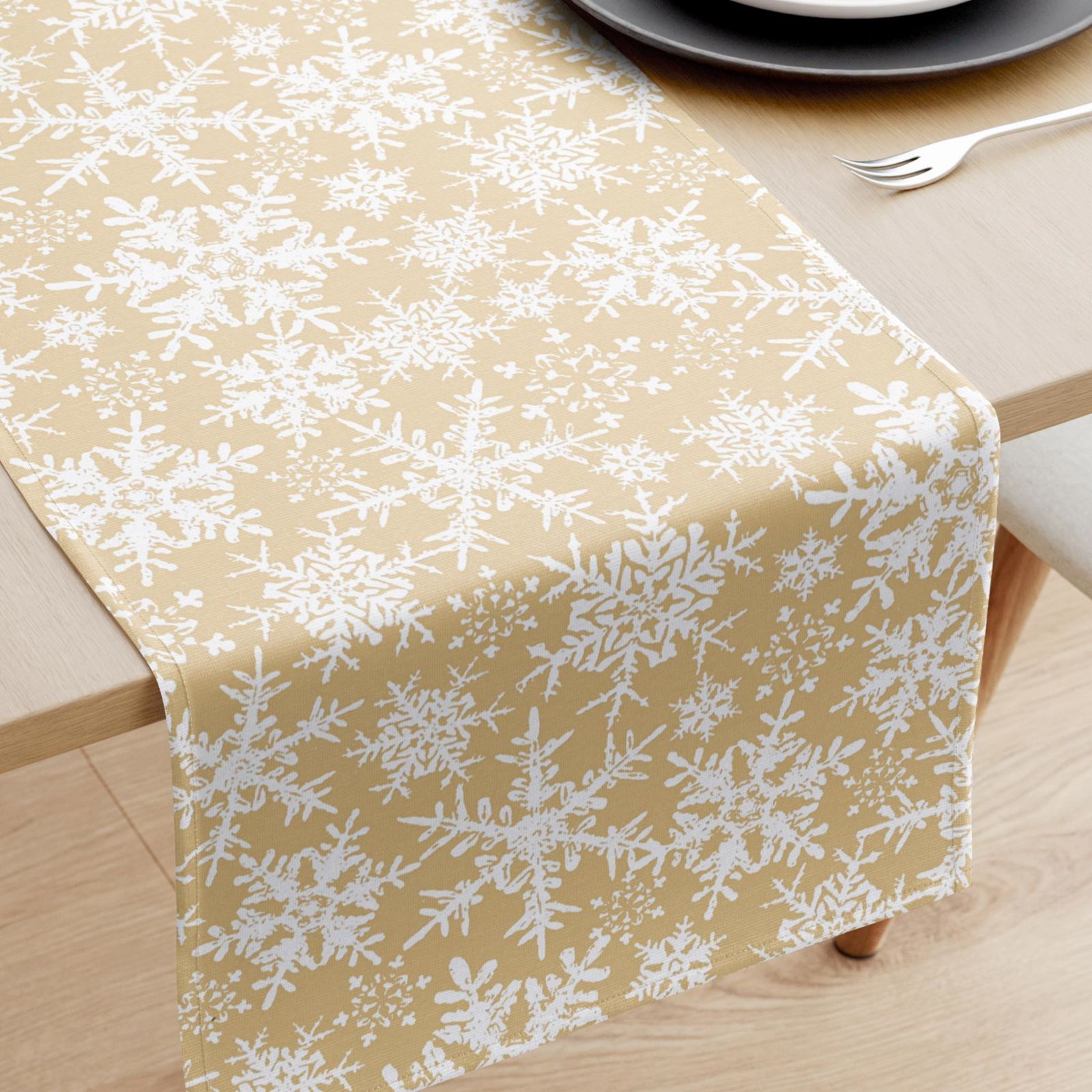 Vianočný behúň na stôl 100% bavlna - snehové vločky na zlatom